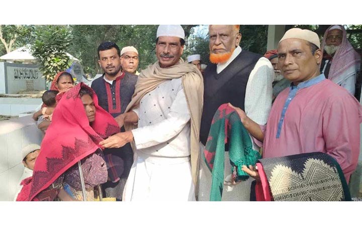 ফরিদপুরে শীতার্তদের মাঝে শীতবস্ত্র বিতরণ