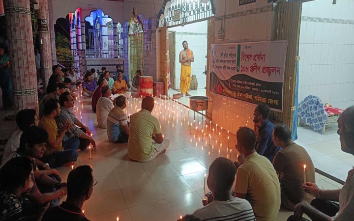 বন্যার্তদের মঙ্গল কামনায় গাইবান্ধায় প্রদীপ প্রজ্বলন