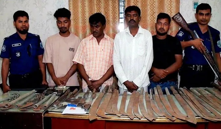 গাইবান্ধায় বিপুল পরিমাণ অস্ত্র-মাদক উদ্ধার, গ্রেপ্তার ৪