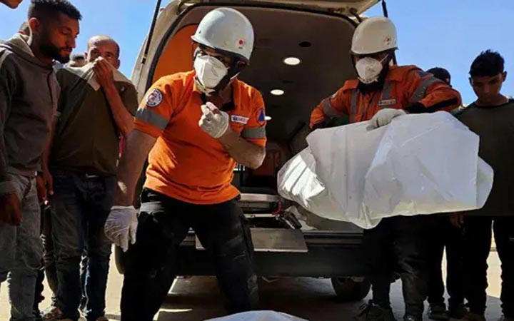 গাজায় ইসরায়েলি হামলায় নারী চিকিৎসকের ৯ শিশুসন্তান নিহত