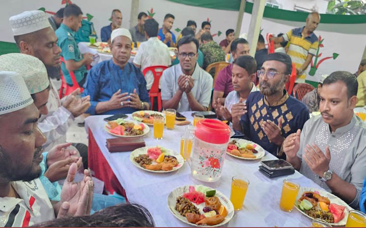 গাজীপুরে সাংবাদিকদের নিয়ে ওসির ইফতার পার্টি