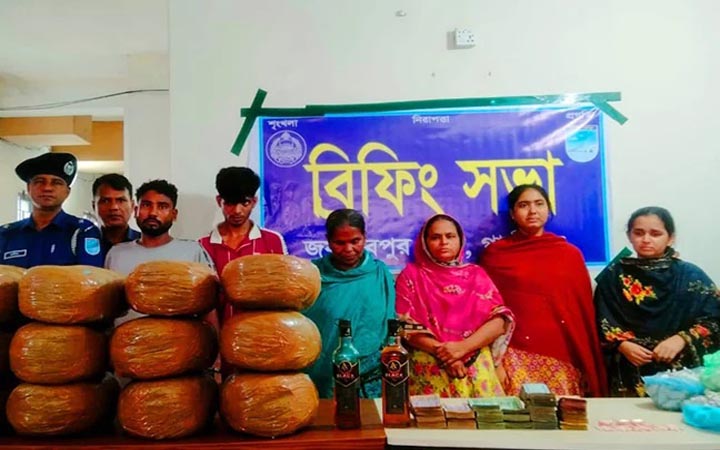 গাজীপুরে বিপুল পরিমাণ মাদকসহ গ্রেফতার ৬