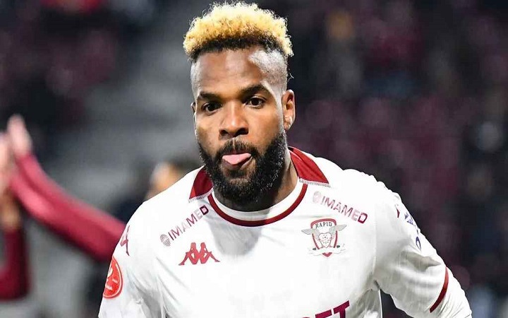 ১১ তলা থেকে পড়ে প্রাণ হারালেন ২৮ বছর বয়সী ফুটবলার