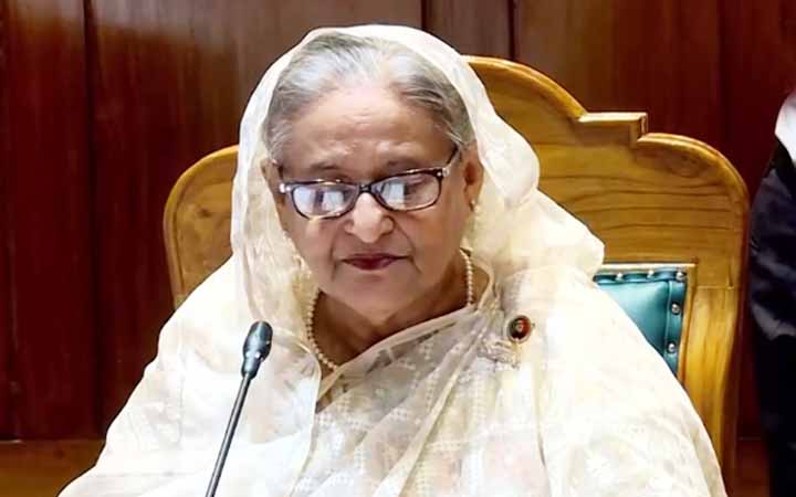 দেশ ছেড়ে আগরতলার উদ্দেশ্যে শেখ হাসিনা