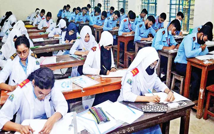 এইচএসসি পরীক্ষার কেন্দ্র পরিদর্শনে শিক্ষামন্ত্রী