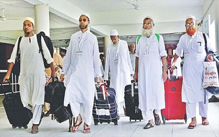 হজের ফিরতি ফ্লাইট ঢাকায় নামবে সোমবার ভোরে