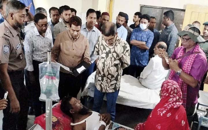 স্বাস্থ্যমন্ত্রীর আকস্মিক পরিদর্শন, অনুপস্থিত কর্মচারী বদলির নির্দেশ