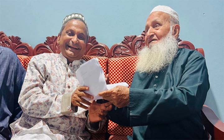 হেফাজত আমিরের দোয়া নিলেন সরোয়ার আলমগীর