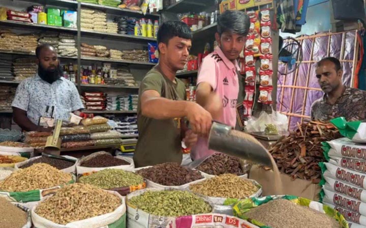 হিলিতে কমেছে মসলাসহ নিত্যপণ্যের দাম