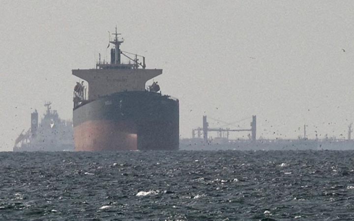 হরমুজে আটকে পড়া নাবিকদের করুণ আর্তনাদ