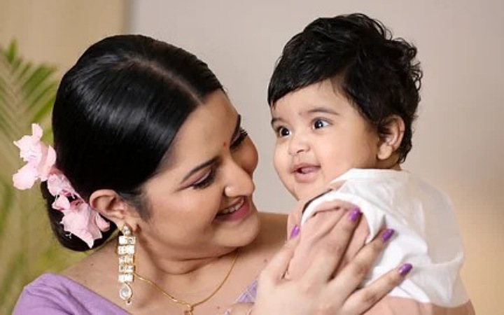 ছেলেসহ হাসপাতালে পরীমণি