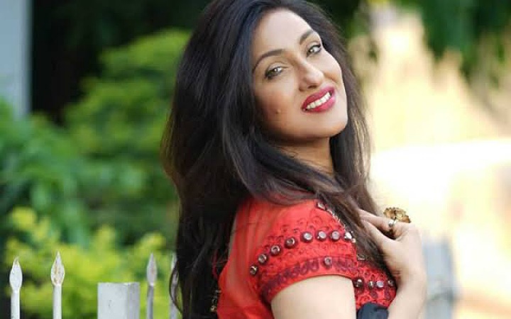 ঢালিউডে ঋতুপর্ণার ‘বাঙালি বিলাস’