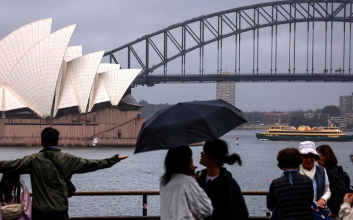‘গোল্ডেন ভিসা’ বাতিল করলো অস্ট্রেলিয়া, বাড়বে কর্মী ভিসা