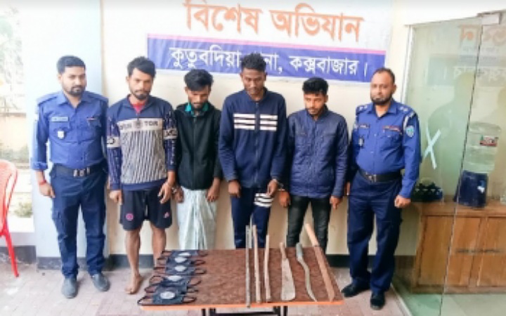 কুতুবদিয়ায় ৪ জলদস্যু আটক