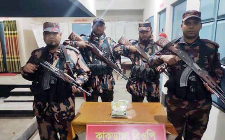 সীমান্তে ফেলে যাওয়া ব্যাগে মিললো এক কেজি ক্রিস্টাল মেথ