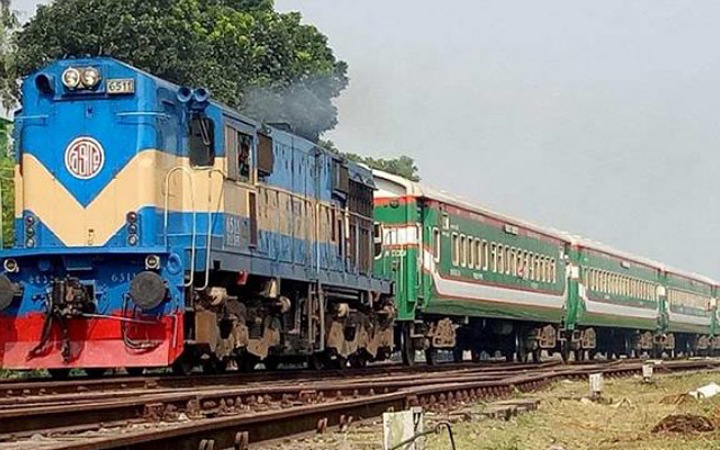 রায়পুরায় ট্রেনের ধাক্কায় ১ জনের মৃত্যু হয়েছে।