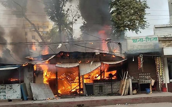 কুষ্টিয়ায় রেস্তোরাঁয় আগুন