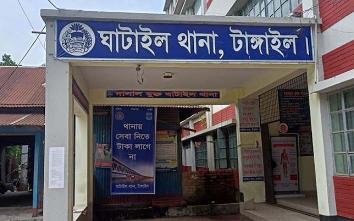 ঘাটাইলে স্ত্রীকে সামনে রেখে স্বামীর আত্মহত্যা