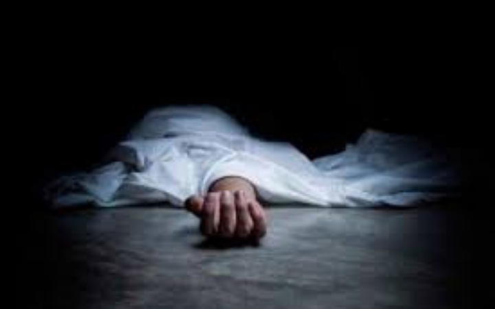 ফ্যানের সাথে ওড়না পেঁচিয়ে গৃহবধূর আত্মহত্যা