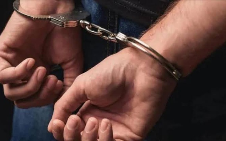 পাবনায় বিদেশি অস্ত্রসহ ৫ যুবক গ্রেফতার