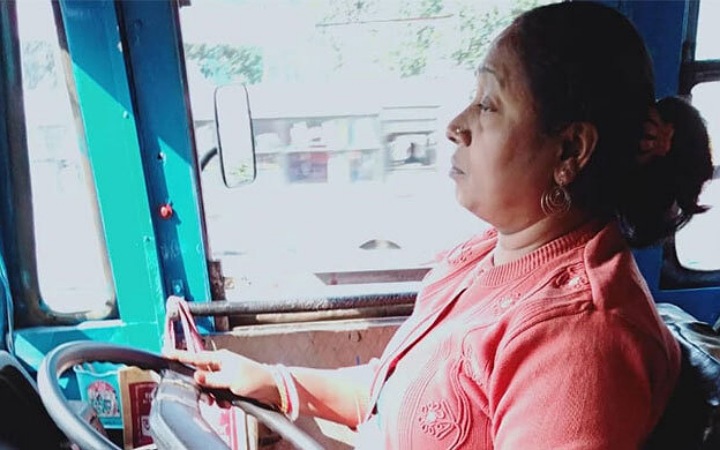 কলকাতার প্রথম নারী বাসচালক
