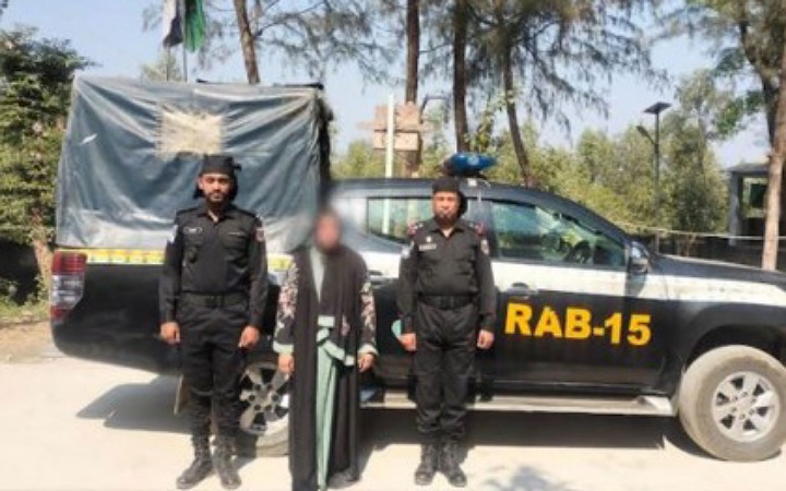 কক্সবাজারে র‌্যাবের অভিযানে মদ ও বিয়ারসহ আটক ১