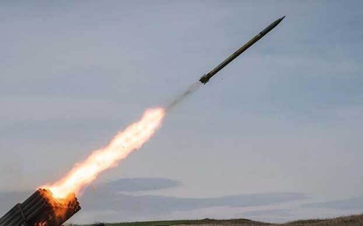 লেবানন থেকে ইসরায়েলে দফায় দফায় রকেট হামলা