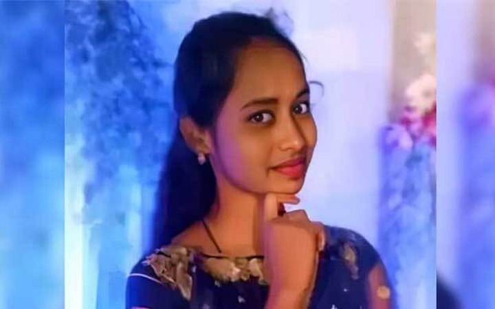 ফাঁকা বাড়িতে প্রেমিকের সঙ্গে দেখেই মেয়েকে হত্যা করলেন মা