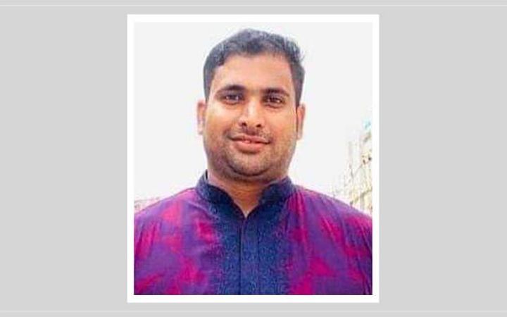 প্রকাশ্যে ইউপি সদস্যকে গুলি ও গলা কেটে হত্যা