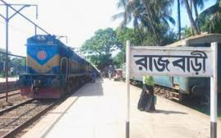 অভাবের তাড়নায় ট্রেনের নিচে মাথা দিলেন বৃদ্ধ