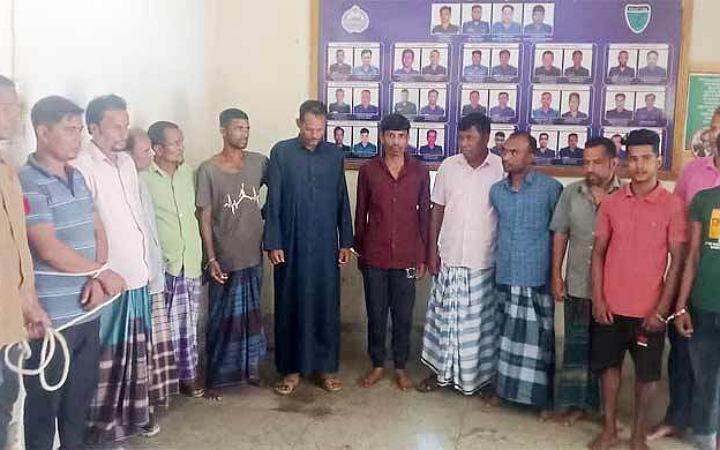 জুয়ার আসর থেকে আটক ১৩