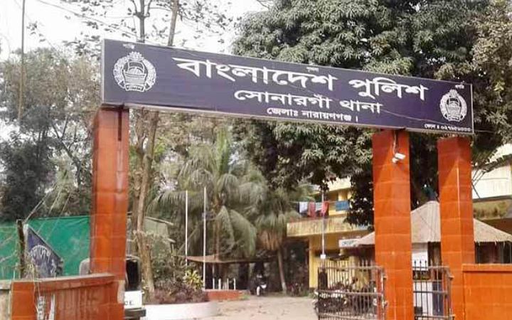 অস্ত্রের মুখে জিম্মি করে দুই বাড়িতে ডাকাতি