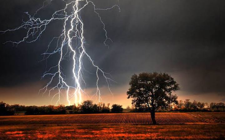 পশ্চিমবঙ্গের মালদহে বজ্রপাতে মৃত ১১