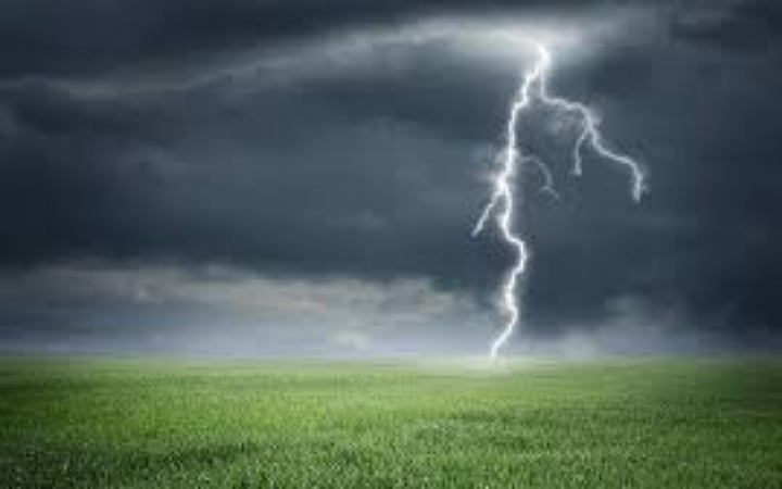 নরসিংদীতে মা ছেলেসহ বজ্রপাতে নিহত ৩