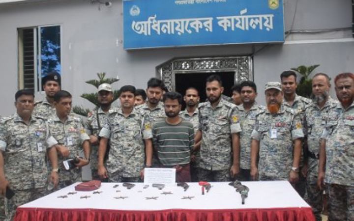 কক্সবাজারে শীর্ষ আরসা সন্ত্রাসী আব্দুল্লাহ গ্রেফতার