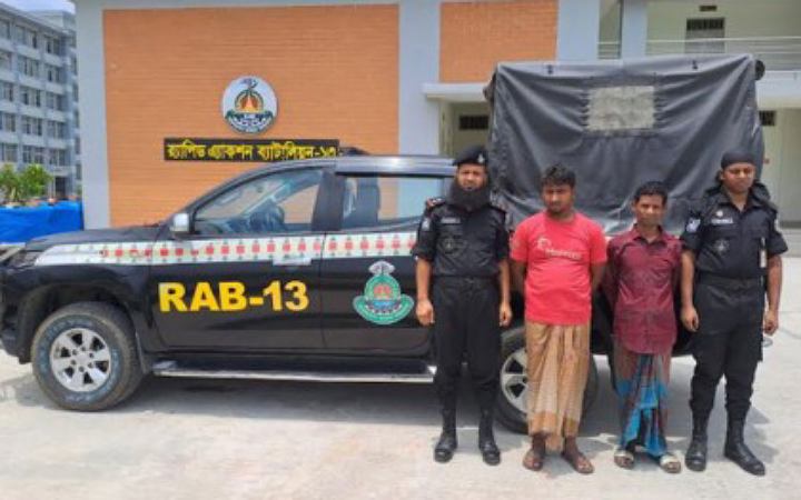 ফেনসিডিলসহ রংপুরে দুই মাদক ব্যবসায়ী আটক