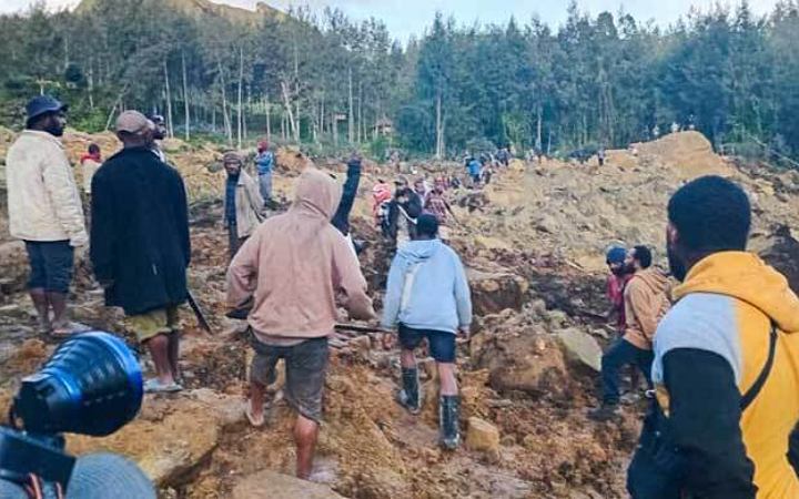 পাপুয়া নিউগিনিতে ভূমিধস: ৬৭০ জনের প্রাণহানির শঙ্কা