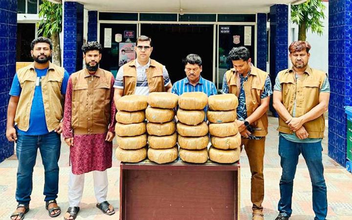 জামালপুরে মেম্বারের বাড়িতে মিললো ৪০ কেজি গাঁজা