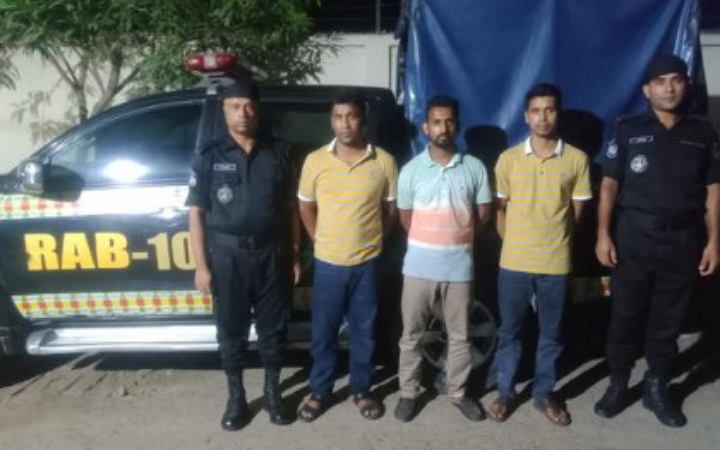 ৯ হাজার ৩২০ পিচ ইয়াবাসহ আটক ৩