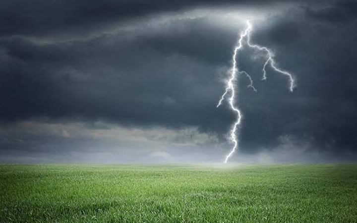 সিরাজগঞ্জে পৃথক ঘটনায় বজ্রপাতে তিনজনের মৃত্যু