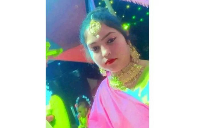 মুন্সিগঞ্জে মেয়ের সামনে মায়ের আত্মহত্যা