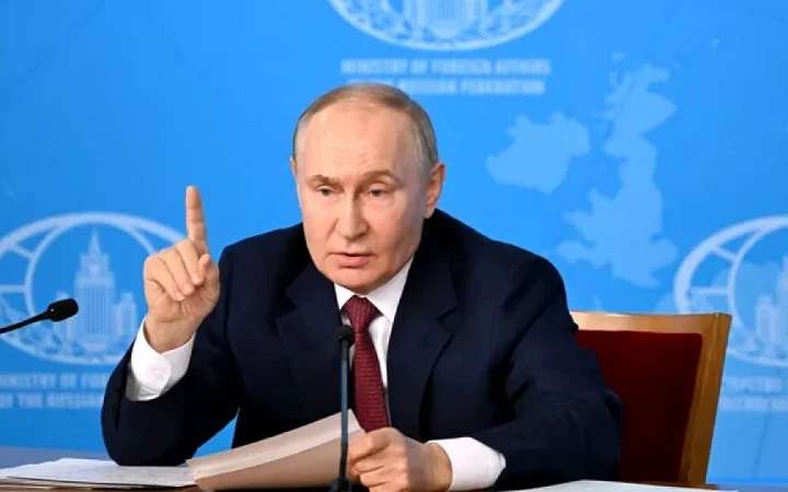 দক্ষিণ কোরিয়াকে হুঁশিয়ার করে পুতিন যা বললেন