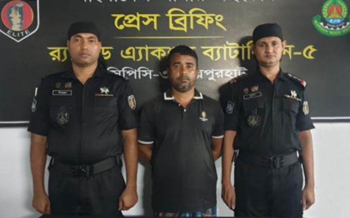 জয়পুরহাটে মাদক কারবারি গ্রেফতার