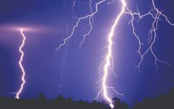 পাবনায় বজ্রপাতে প্রাণ গেলো কৃষকের