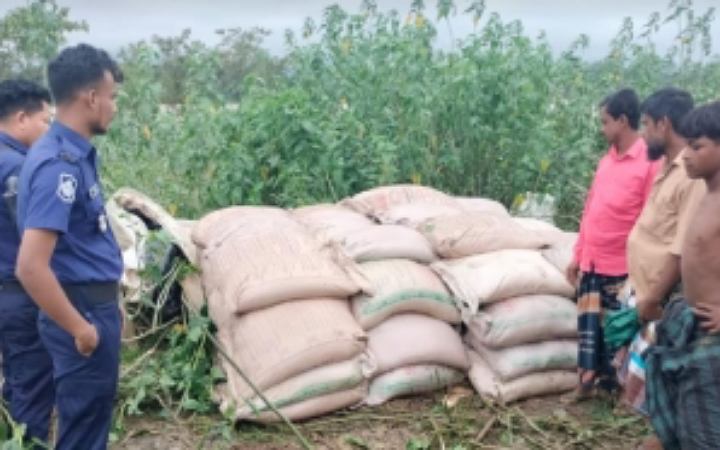 সুনামগঞ্জে কবরস্থান থেকে ভারতীয় চিনি জব্দ