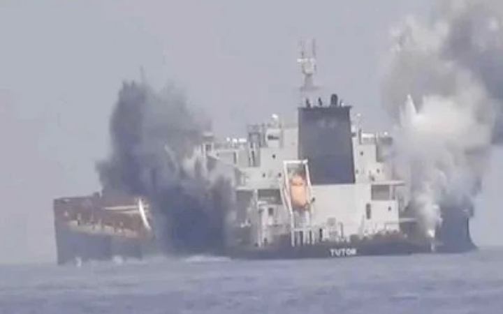 ইসরায়েল-আমেরিকা-ব্রিটেনের চার জাহাজে হামলার দাবি হুথির