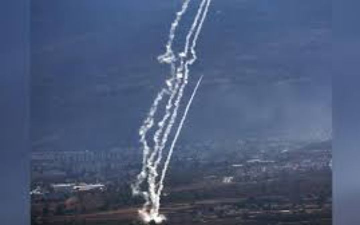 ইসরায়েলে ২০০ রকেট ছুড়েছে হিজবুল্লাহ