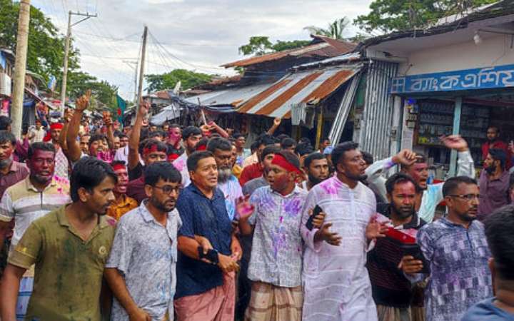 শেখ হাসিনার পদত্যাগে রাঙ্গাবালীতে জনতার বিজয় উল্লাস