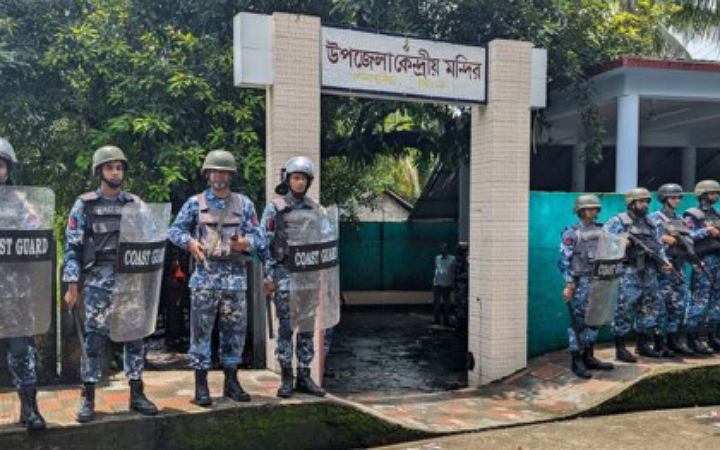 মোংলায় মন্দির পাহারায় কোস্টগার্ড