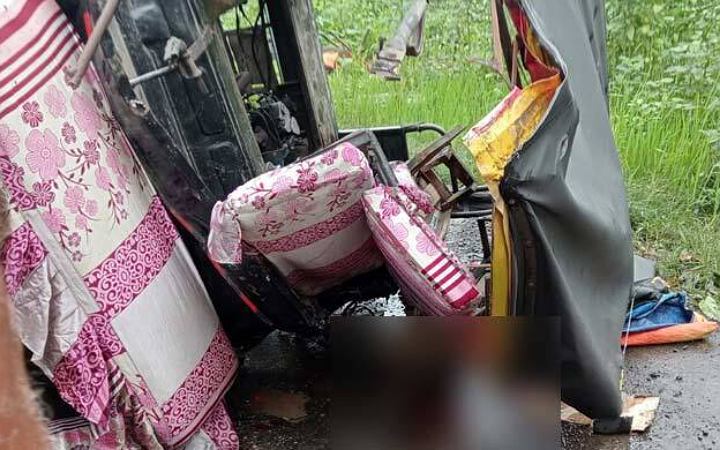 বরিশালে সড়ক দুর্ঘটনায় নিহত ২ আহত৫